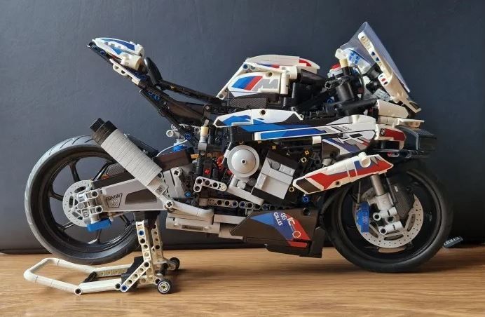 Klocki technic motocykl BMW M 1000 RR (wzór 42130)