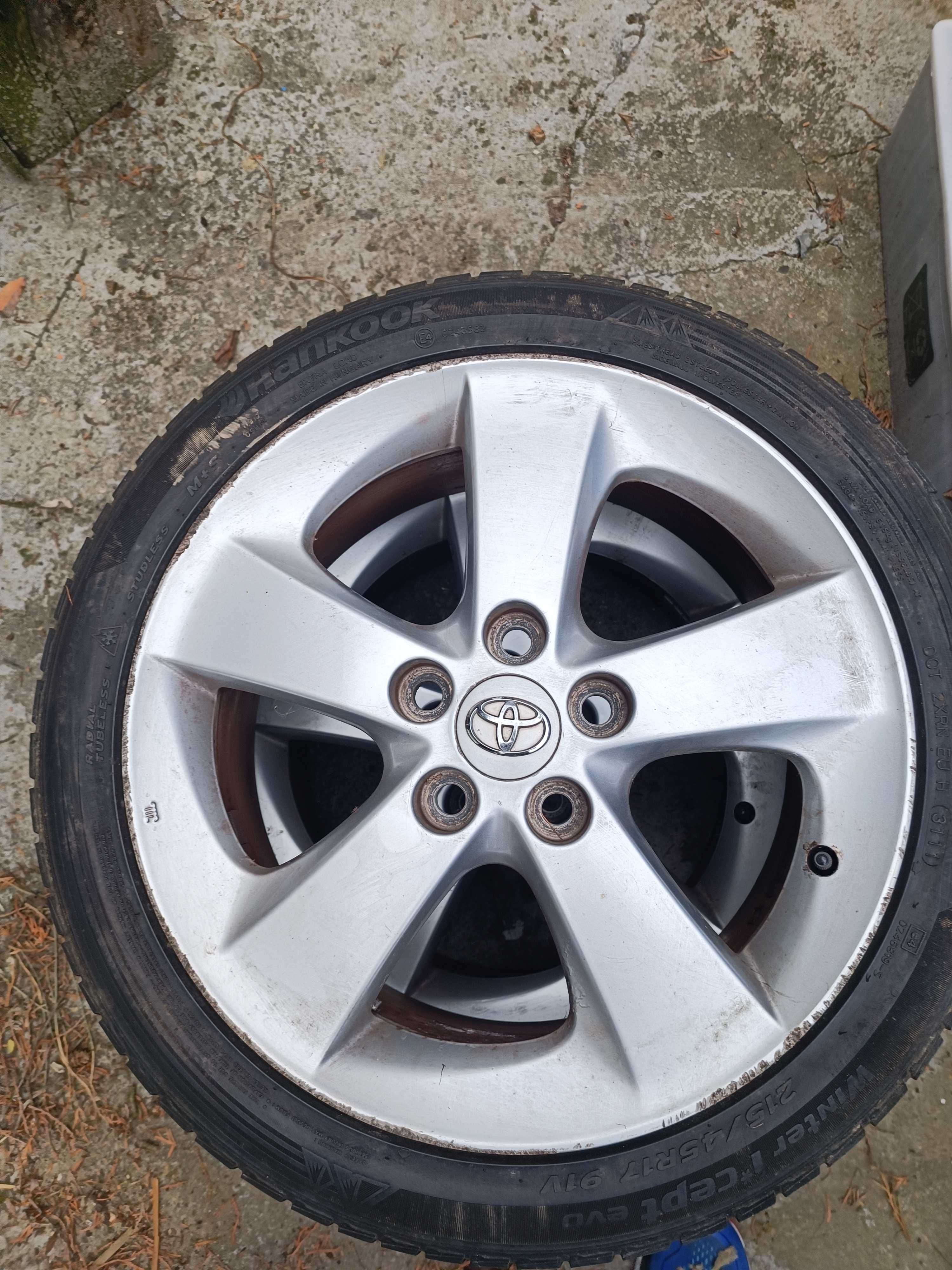 Koła Toyota Prius 17" 5X114.3 ET50 opony zimowe 215/45