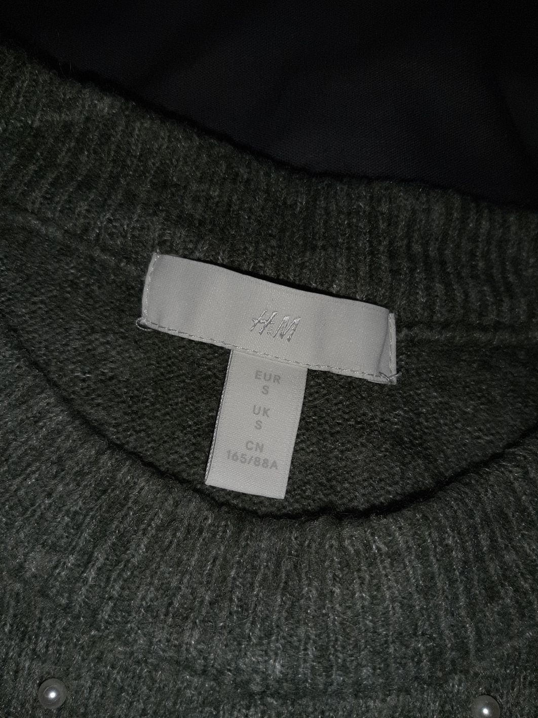 Zielony sweterek z perełkami H&M