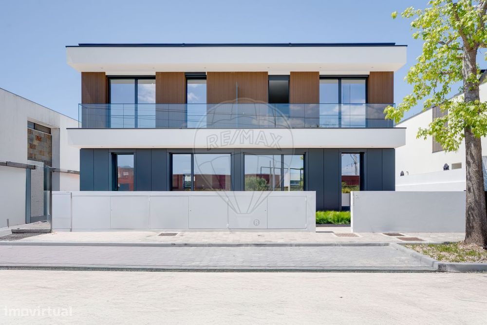 Moradia T4 para venda