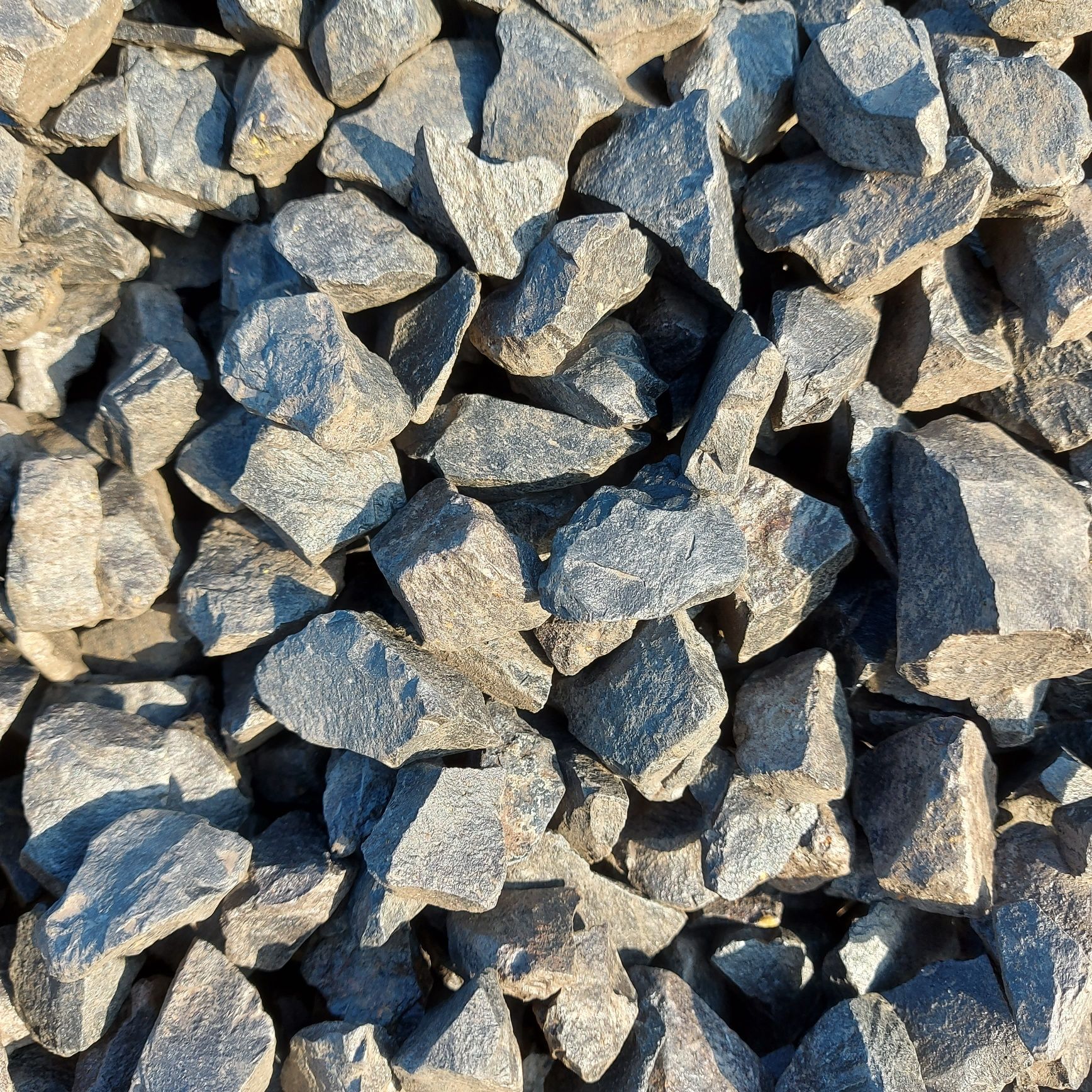 Kamien grys bazaltowy 16-22 na tony luzem lub na worki 20kg 10zl