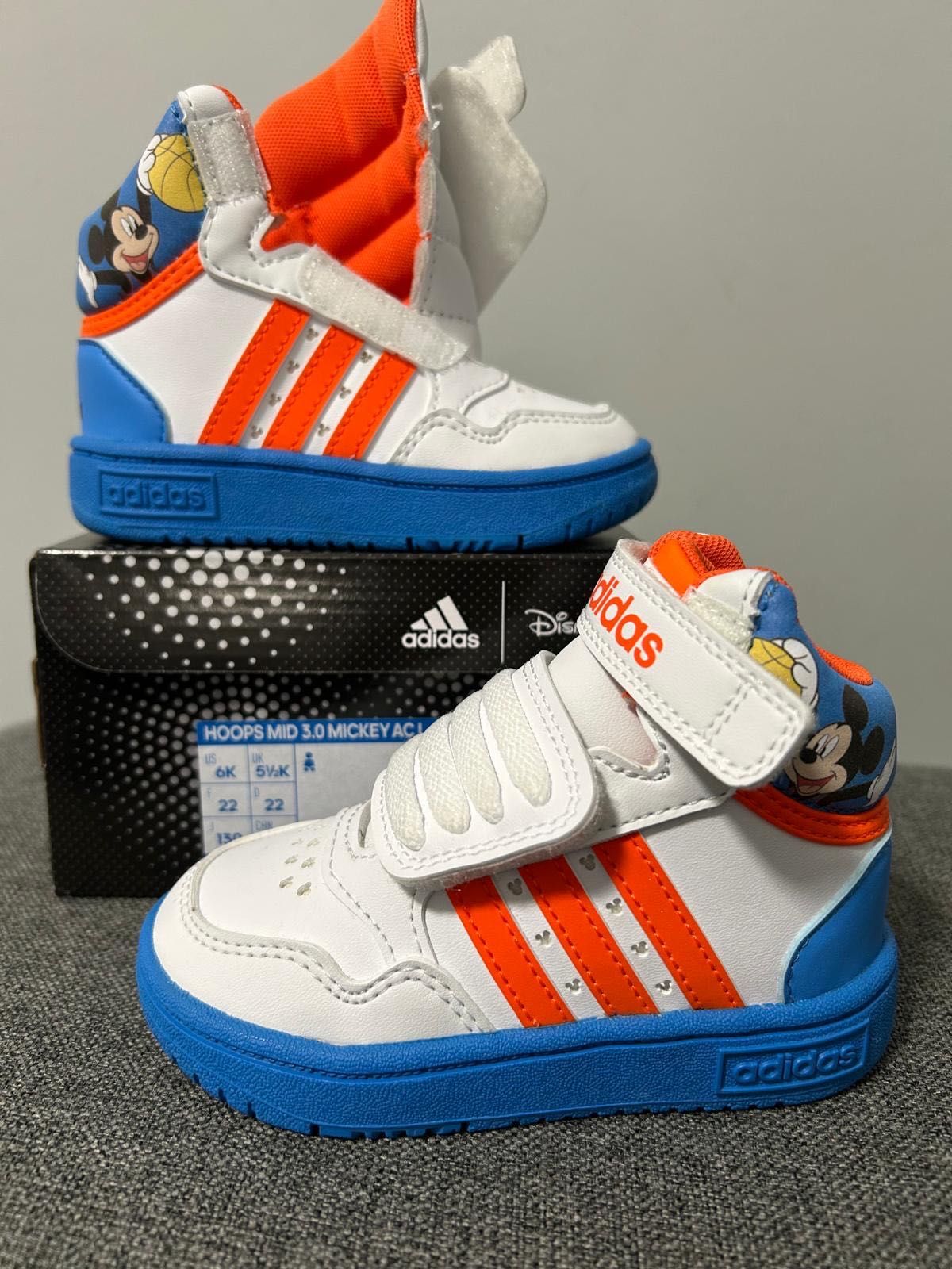 Vendo Ténis de basquete (Adidas) para bebés Disney Mickey