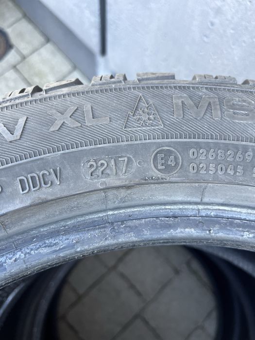 Opony zimowe Uniroyal MS Plus 77 97 V XL 235/45 R17