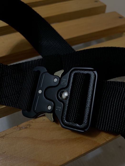 Чорний тактичний військовий ремінь з металевою пряжкою