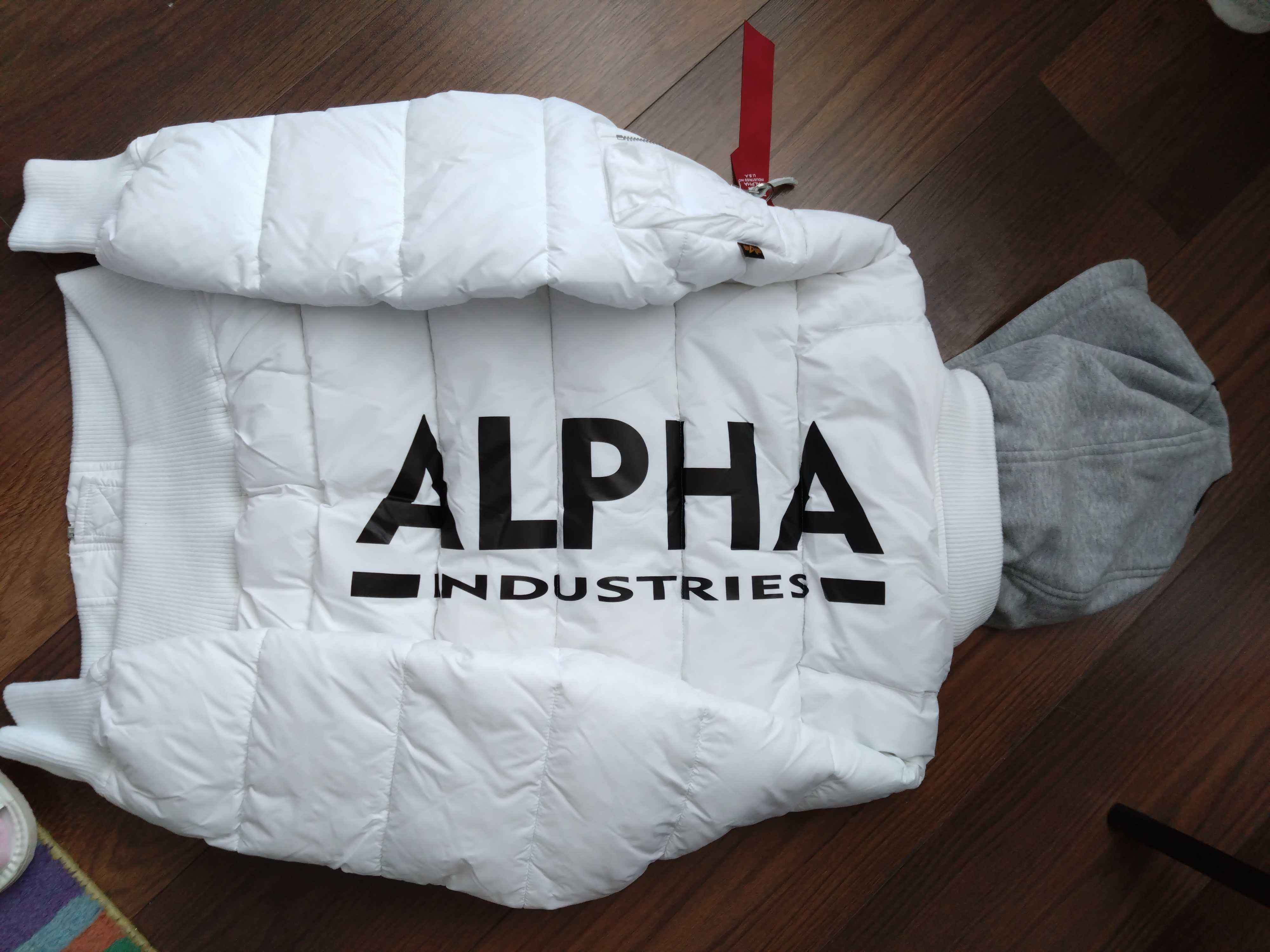 Kurtka zimowa/biała firmy Alpha Industries - rozmiar S