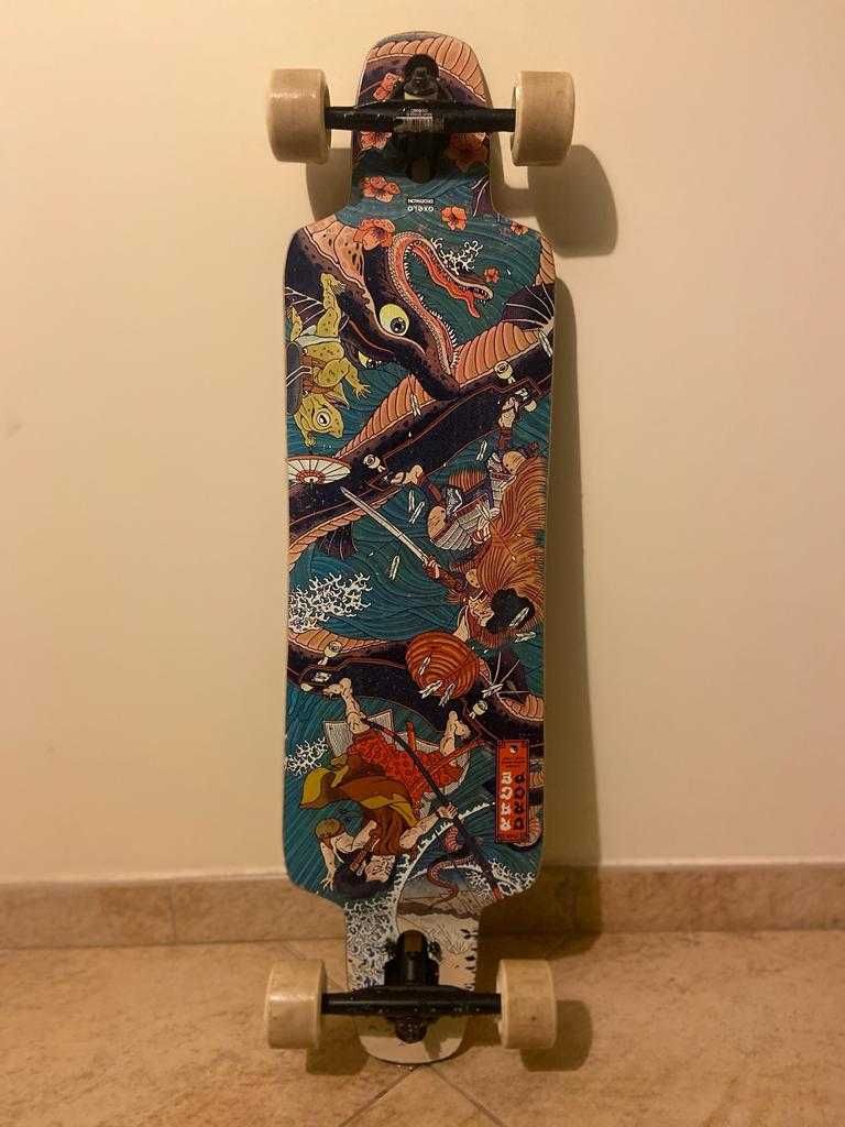 Skate LongBoard e Capacete.