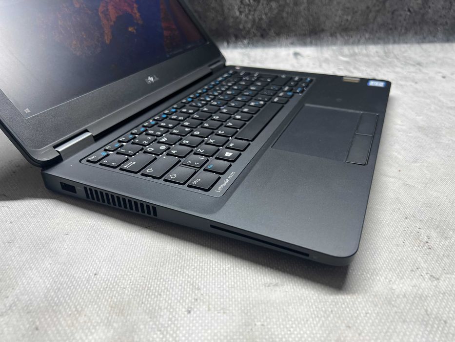 DELL Latitude / i5 6200 2.8GHz / 8GB DDR4 / 256SSD / Win10Pro / 12.5HD