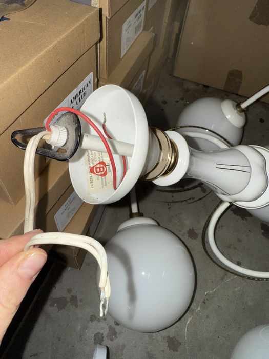 Lampa sufitowa biała z białymi kloszami + dwa kinkiety