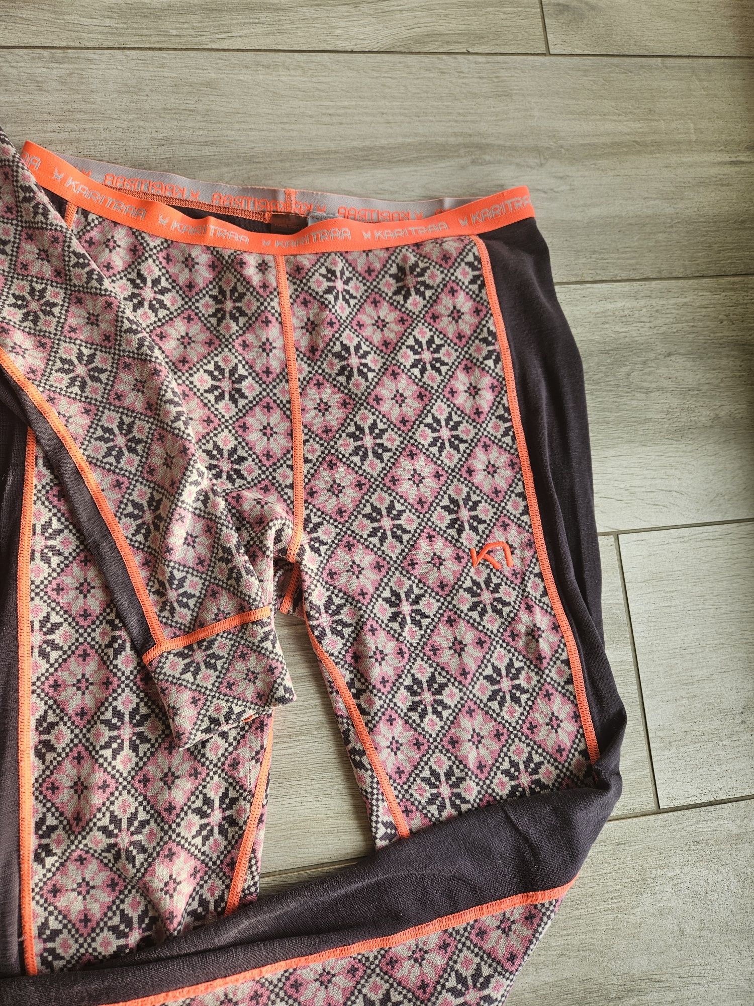Kari traa rose komplet legginsy bluza welna bielizna termiczna merino