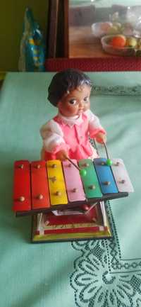 Lalka grająca na cymbałach