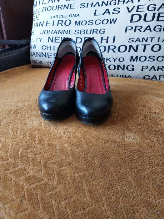 Czółenka skórzane Eska