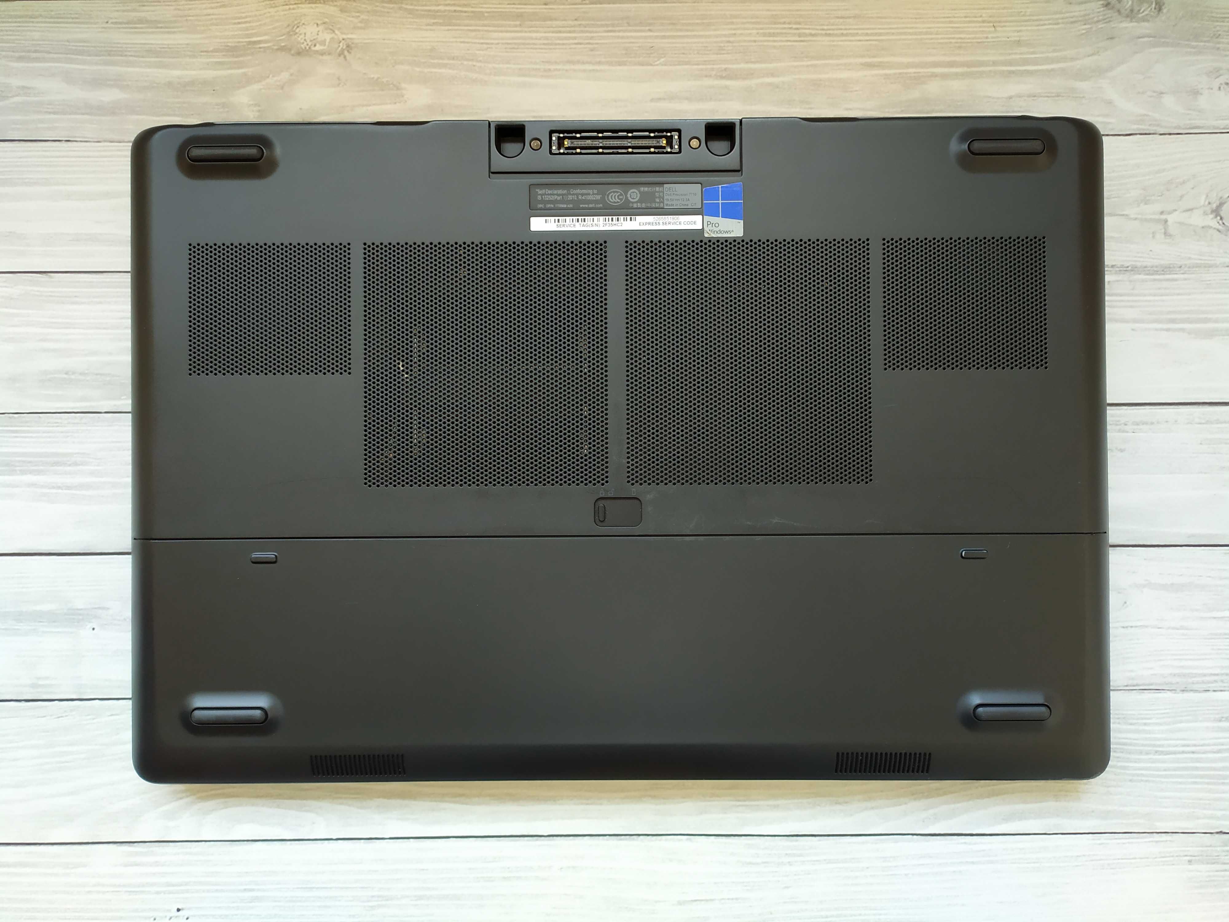 Dell Precision 7710 17.3" FHD i7-6820HQ/32GB DDR4/AMD 2GB/256GB+500GB