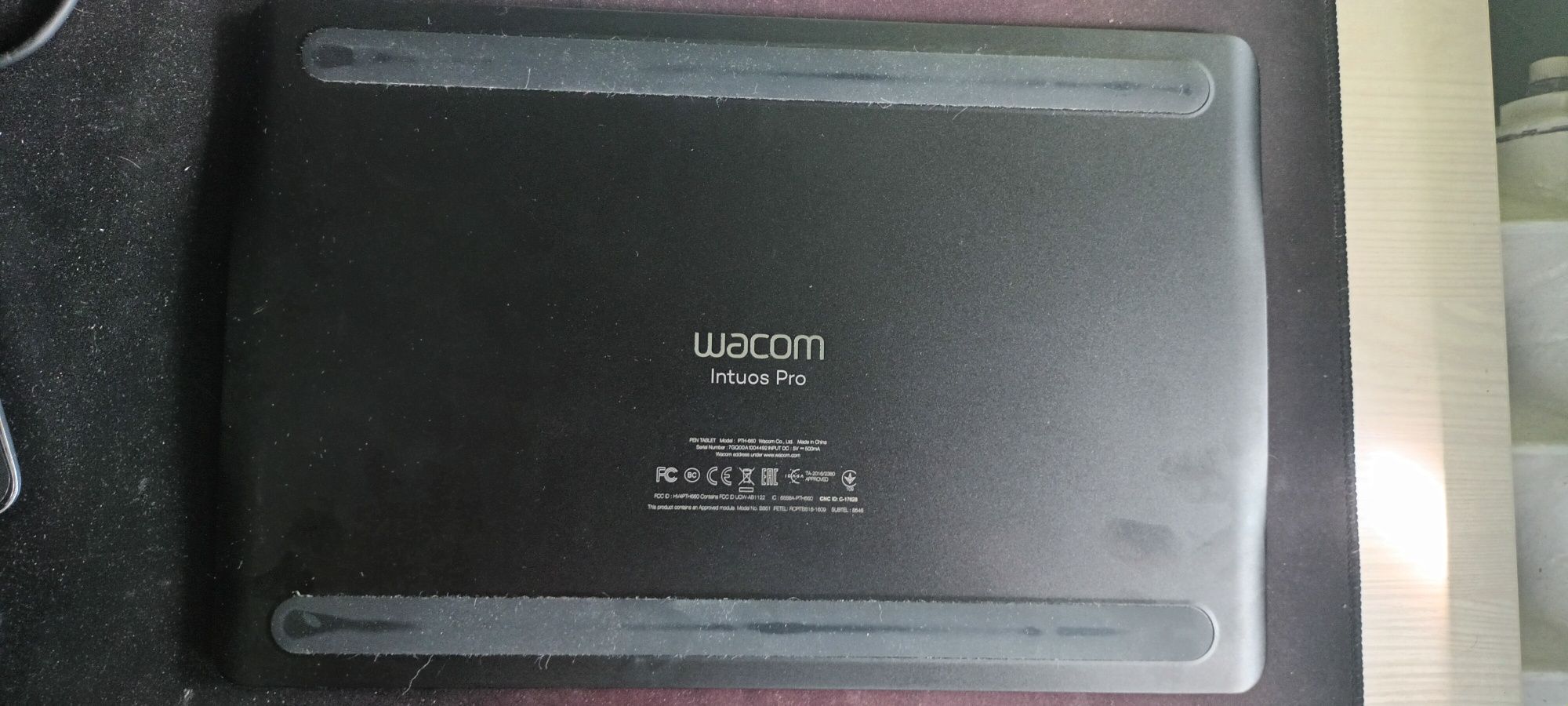Tablet graficzny Wacom Intuos Pro PTH-660 + piórko + podstawka