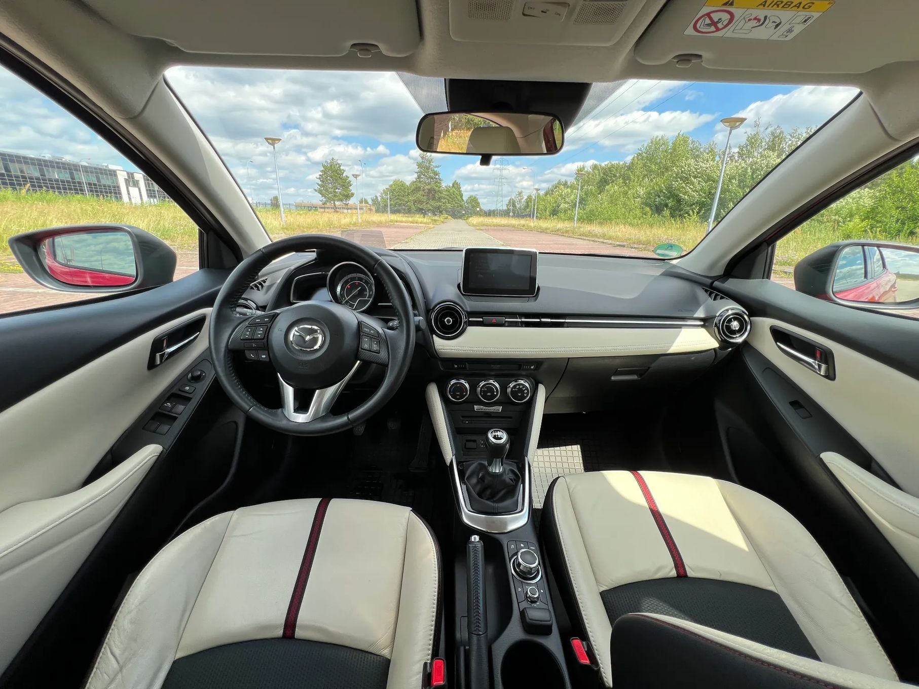Mazda 2 Mazde 2 1.5 SKYACTIV White Edition,