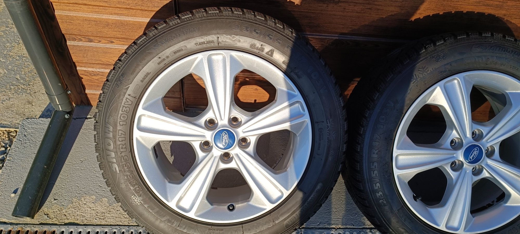 Felgi +opony 235/55 R17   Ford Kuga