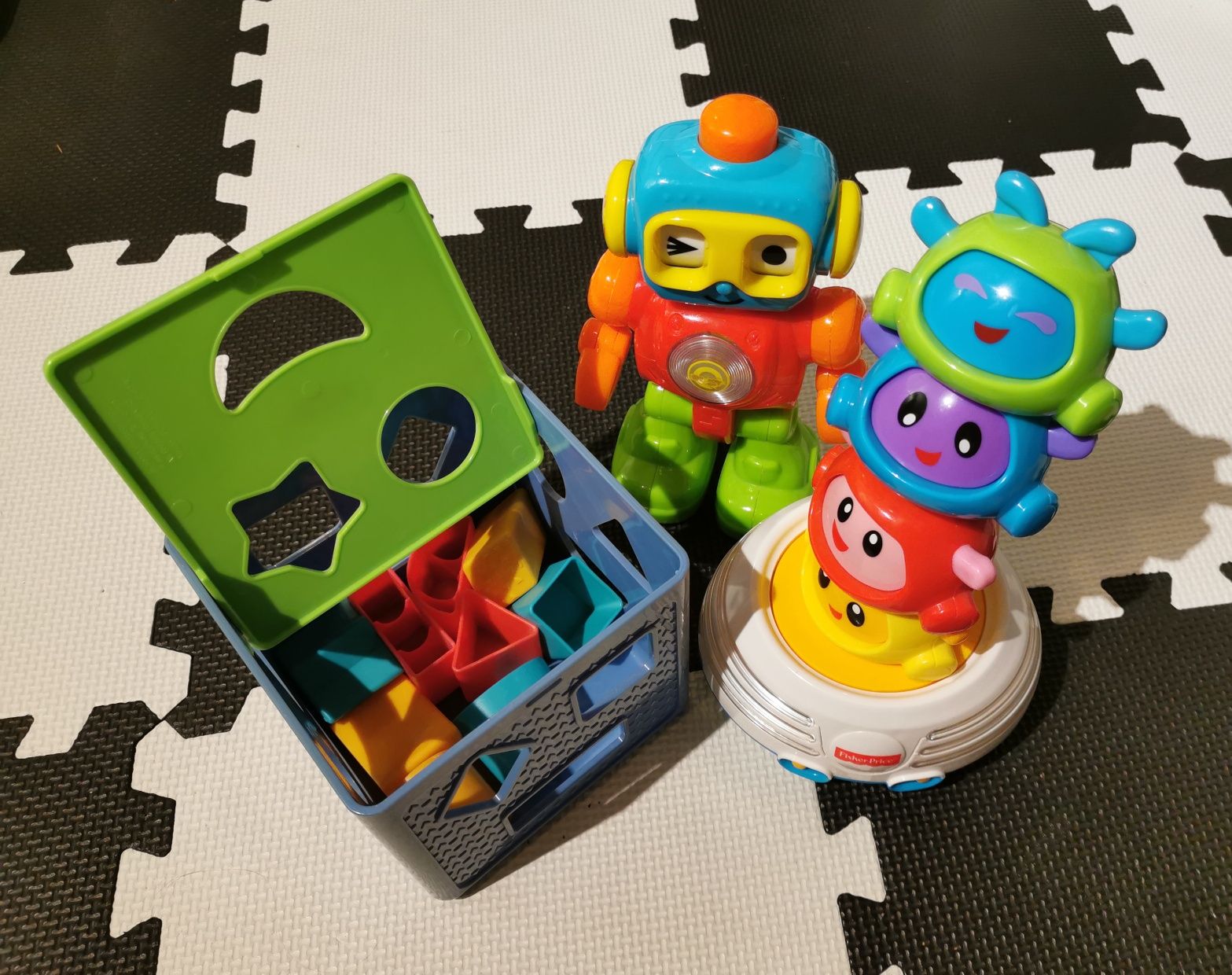 Zestaw zabawek - Fisher Price Muzyczna Piramidka, robot i kostka