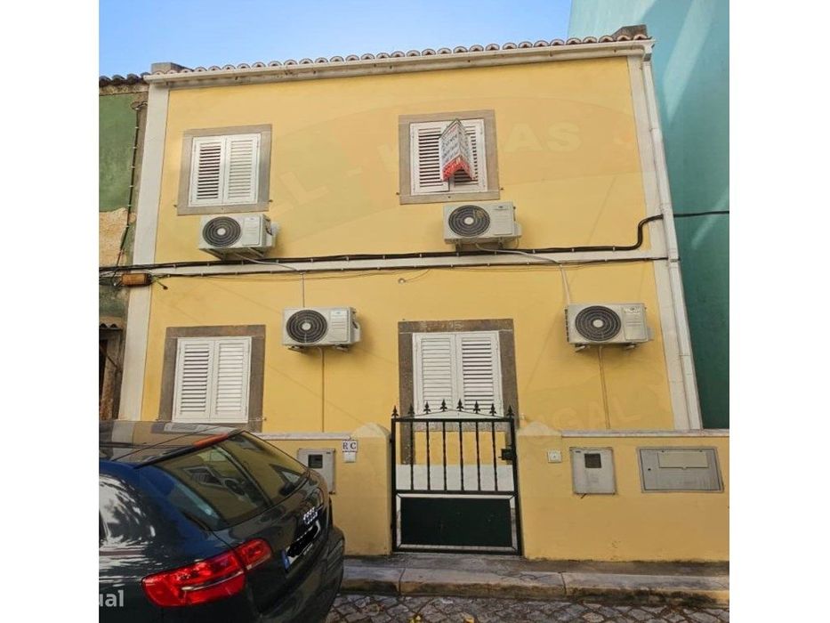 Moradia Remodelada com 4 Assoalhadas, Cacém, Sintra, Lisboa