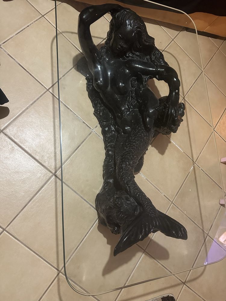 Mesa de sala em formato de sereia