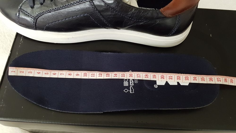 Кожаные кроссовки немецкой фирмы Am Shoe 39,41р,стелька 27см,оригинал.