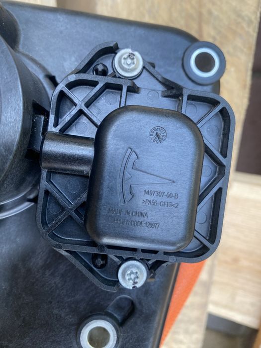 Порт зарядки Tesla Model Y 3