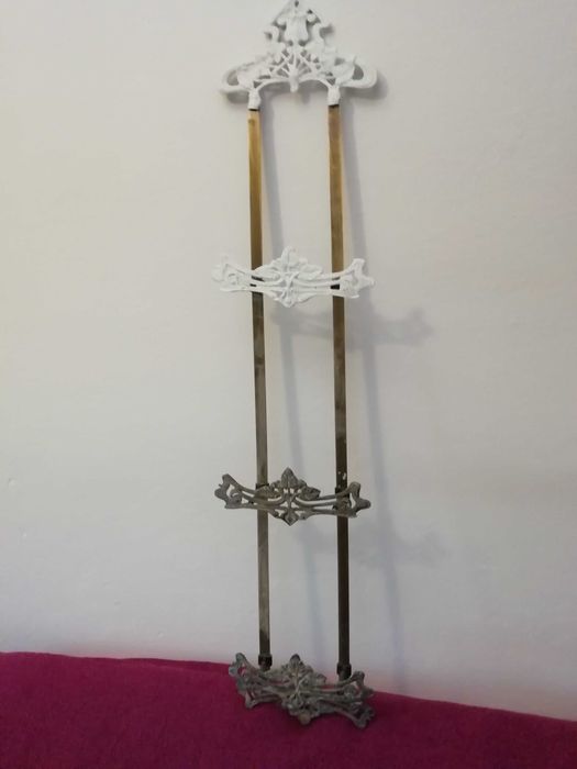 Apoio antigo em ferro de parede para Pratos etc*