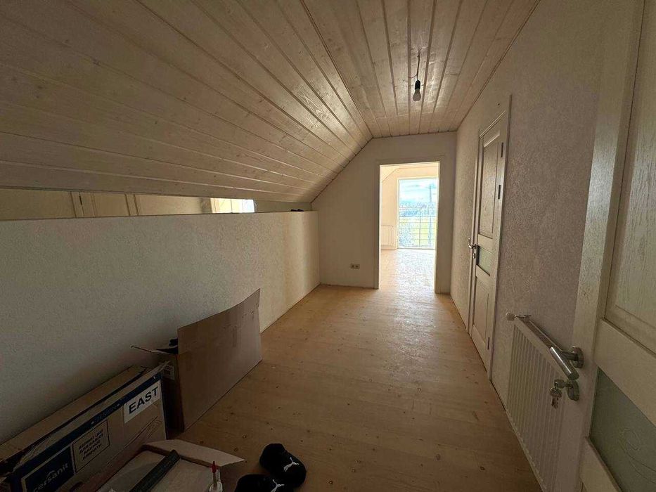 Сучасний особняк з ВЛАСНОЮ ділянкою!