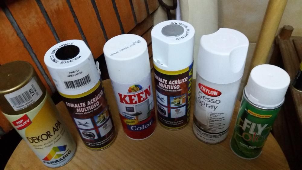 Latas e Tinta, cola e spray fixador