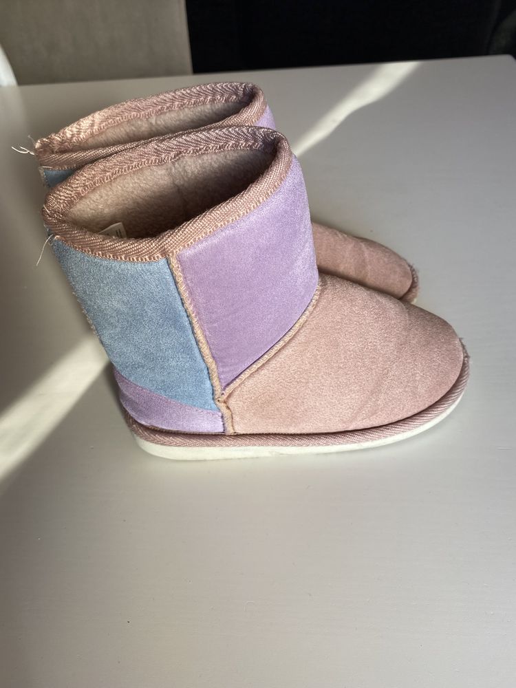 Botas forradas com pelo, tamanho 32