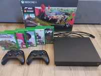 Konsola Xbox One X w zestawie.