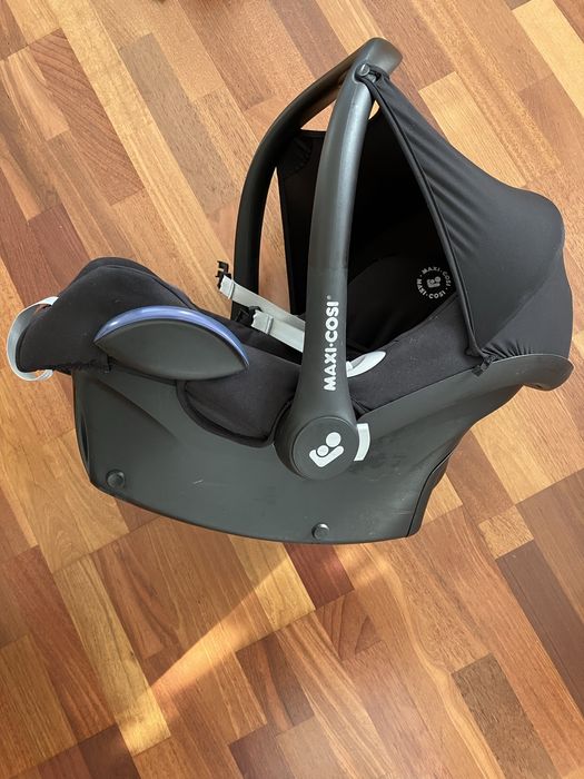 Fotelik samochodowy Maxi-Cosi CabrioFix z bazą
