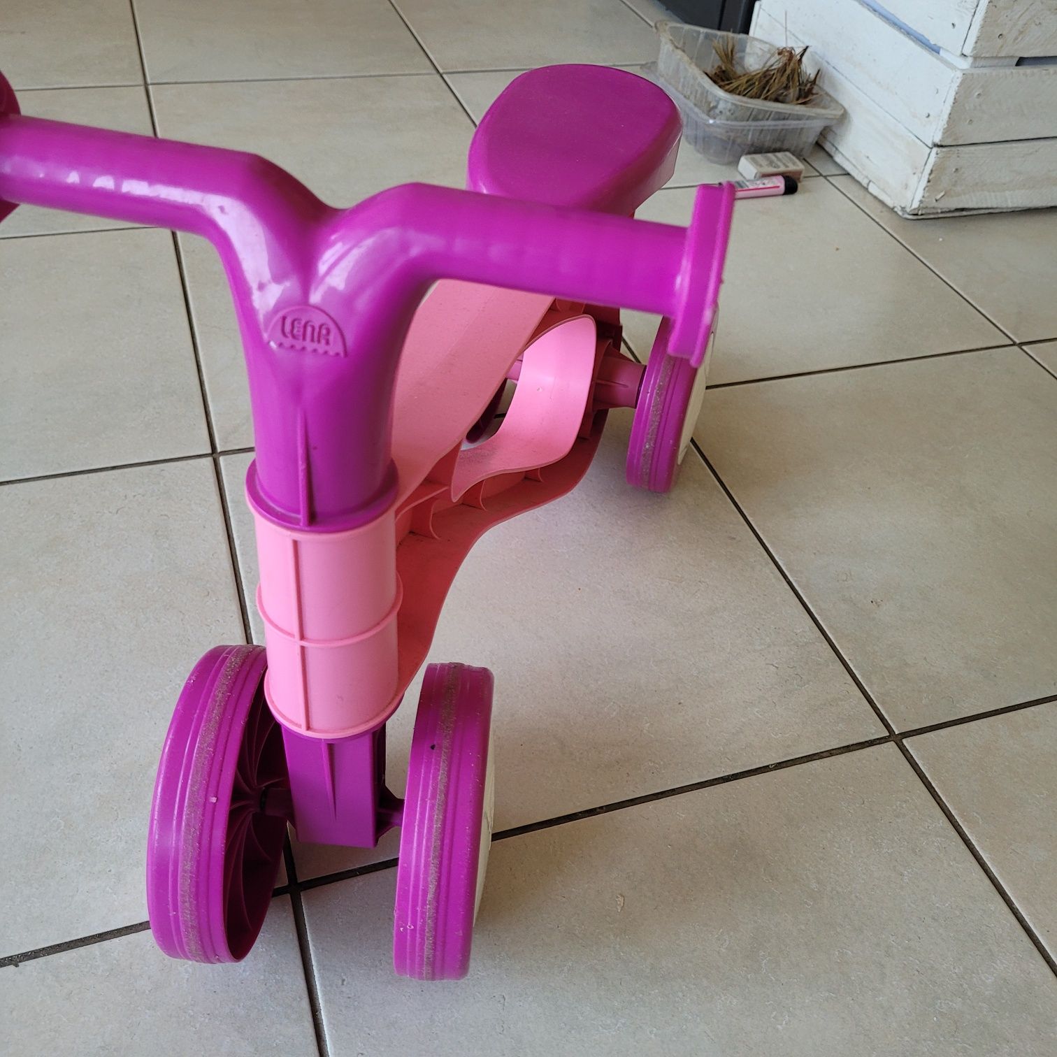 Pierwszy rowerek dziecięcy Lena