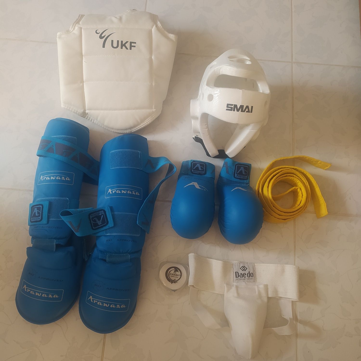 Дитячий захист для карате WKF розмір М.