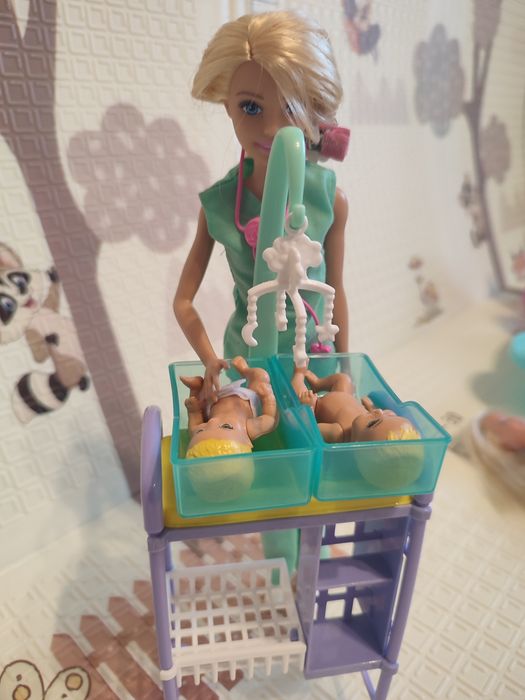 Barbie лікарка лялька барбі лікарка немовлята