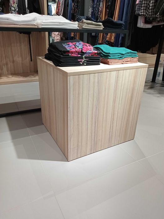 Wyposażenie sklepu, meble