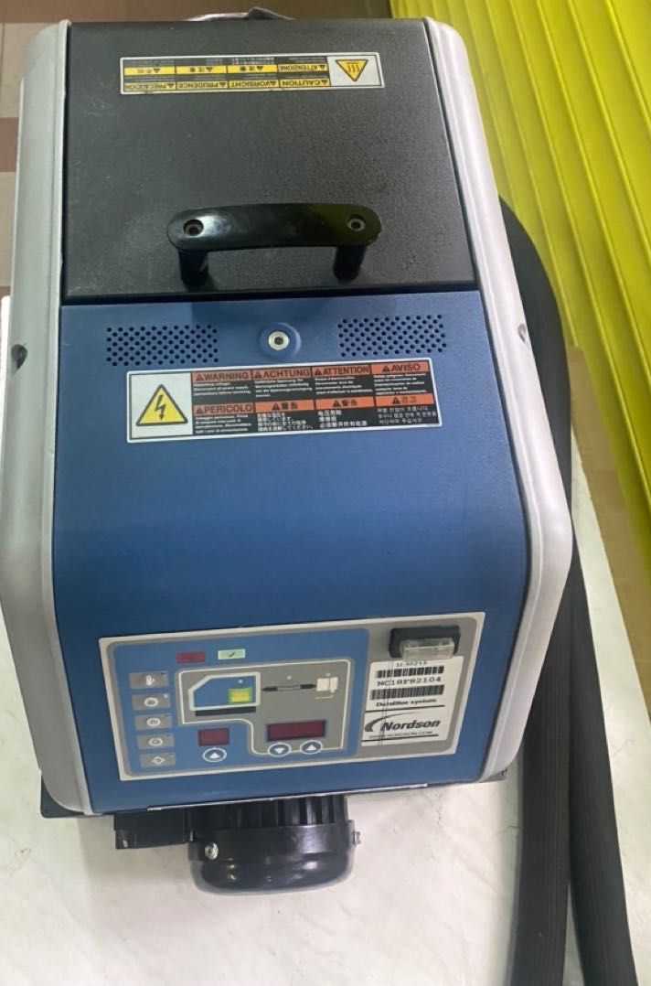 System do kleju Nordson DuraBlue 4 z głowicami MiniBlue II SureBead