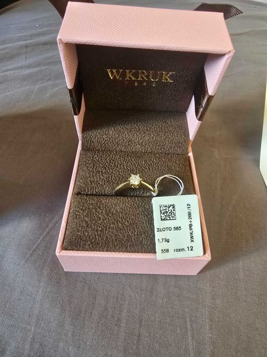 Pierścionek zaręczynowy złoty jedyny W. Kruk. Rozmiar 12. 0,25ct.