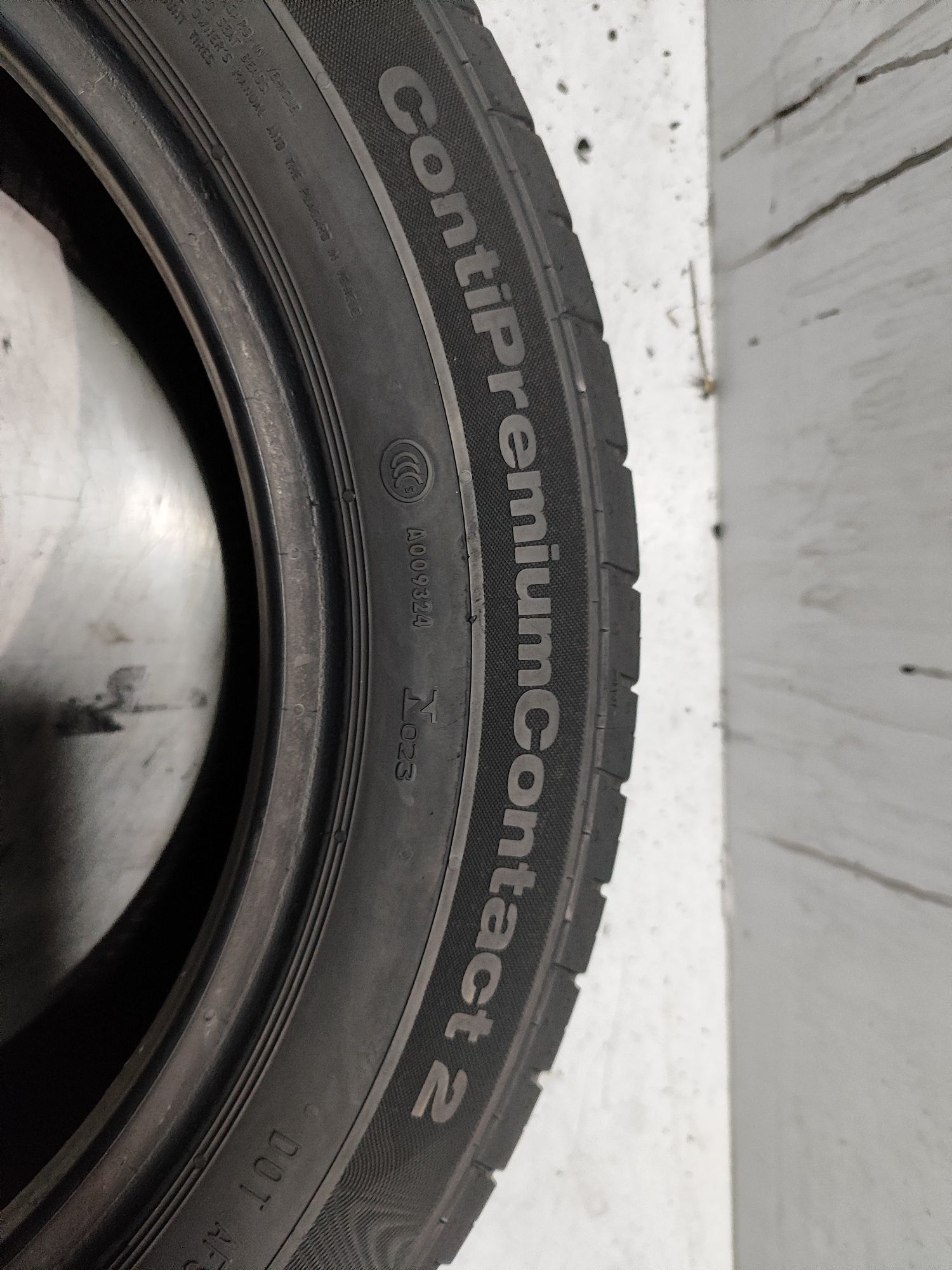 2 pneus semi novos Continental 185/60R15 84H Oferta dos Portes