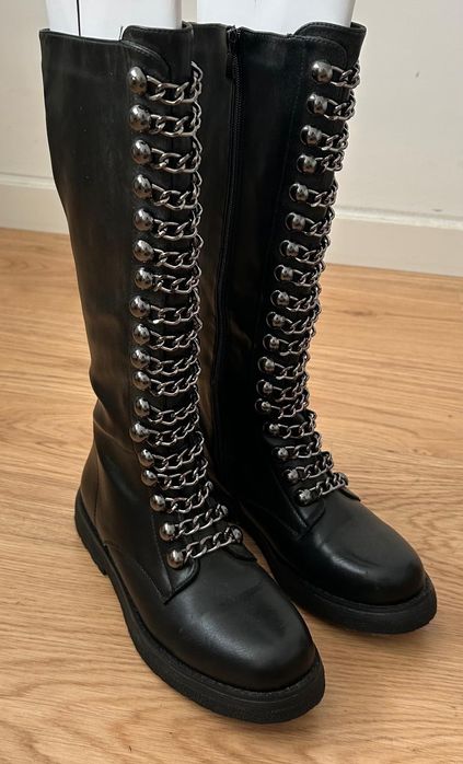 Botas pretas estilo gótico La Bottine Souriante