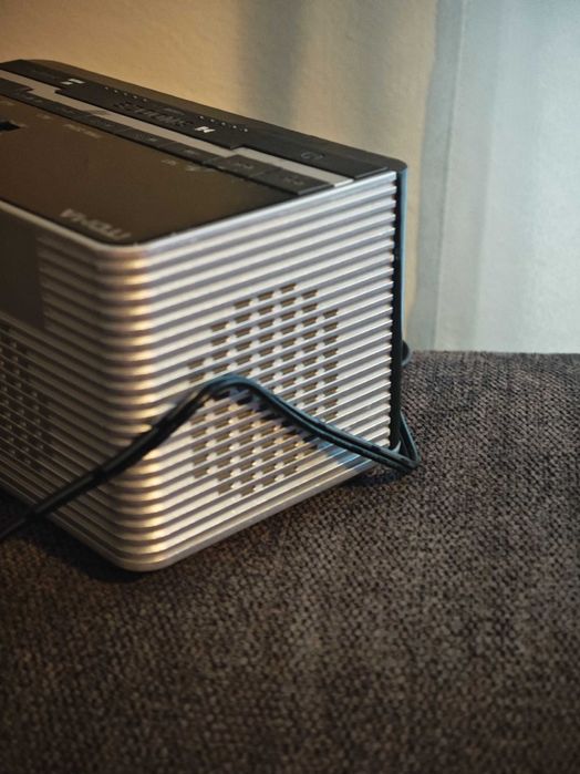 Cyfrowy budzik radiowy z głośnikami , bluetooth , radiem fm