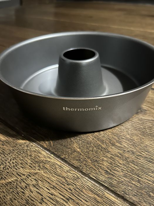 Okragla forma do pieczenia z kominem thermomix