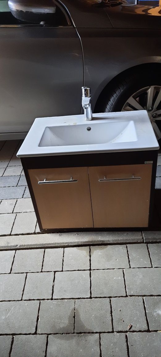 Sprzedam grzejnik  szafką wiszącą ze zlewem
