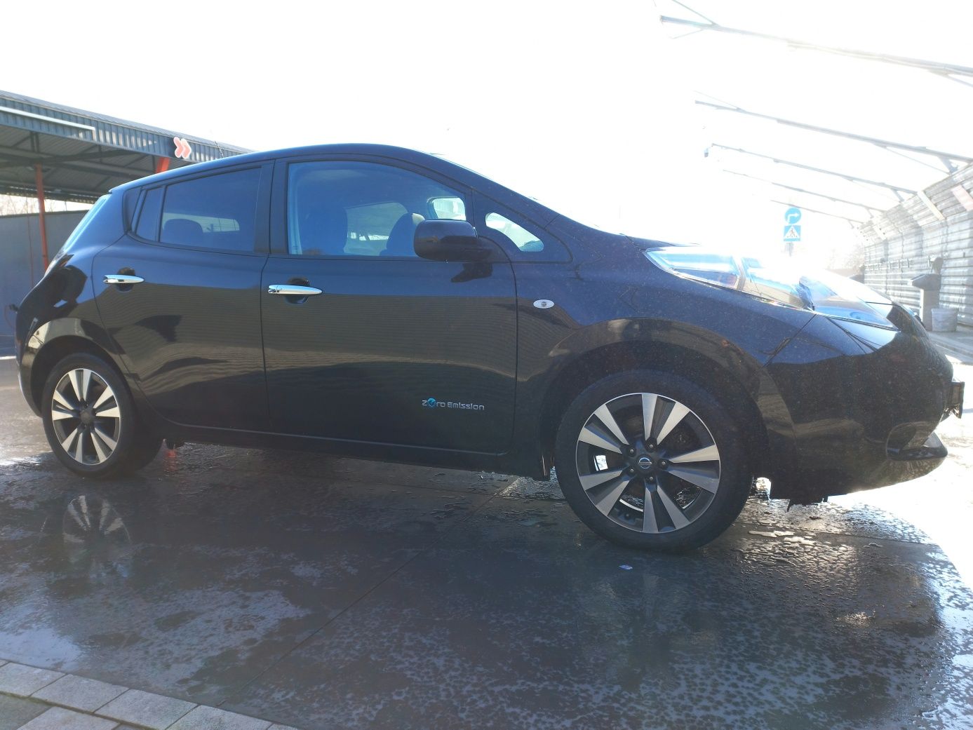 Nissan Leaf 2017 року