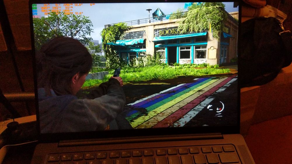 Lenovo YOGA PRO 7 Ryzen 7840h 32gb LPDDR5 7500