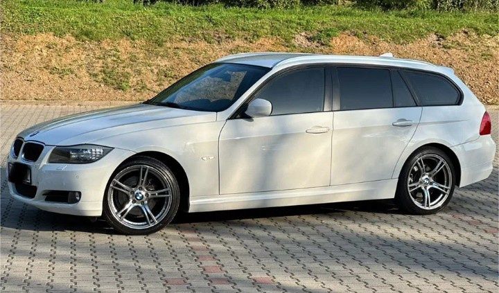 BMW Seria 3 320d xDrive DPF Touring Edition Exclusive