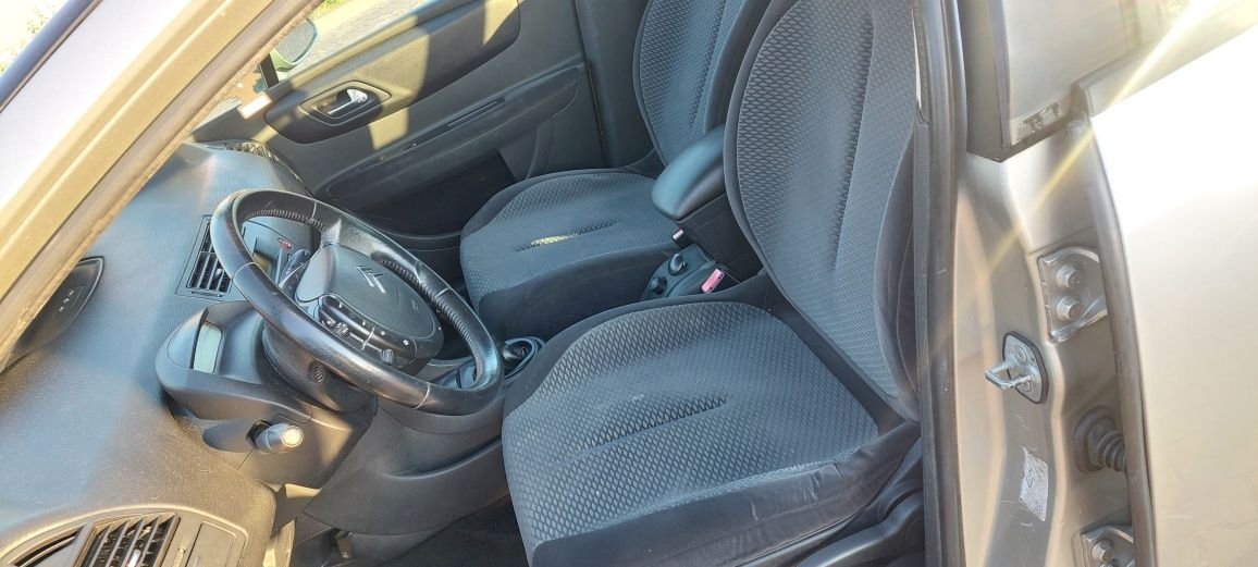 Citroen C4  1.6 benzyna  110 KM B.dobry stan Nowe tarcze i klocki