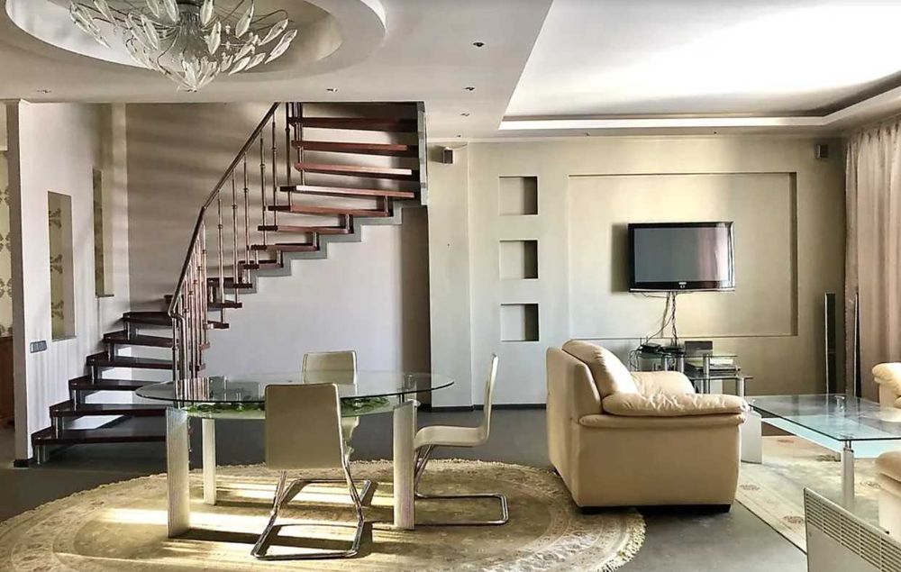 Оренда. вул. Сахарова, 80-А Новобуд Ближній центр Трирівнева. Паркінг!