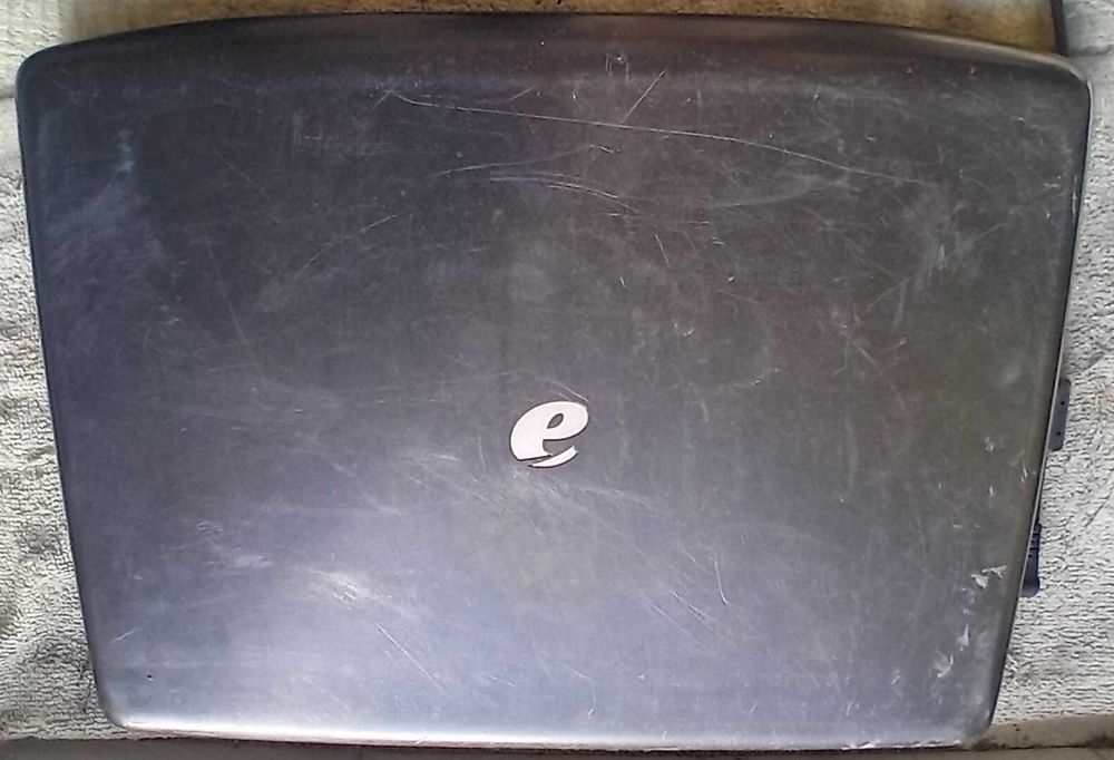 (18) laptop emachines E520 - KAWEO