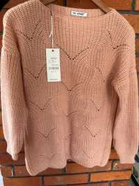 Sweter 50% wełny, z pięknym delikatnym wzorem