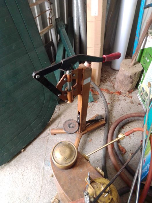 Engarrafador de vinho.