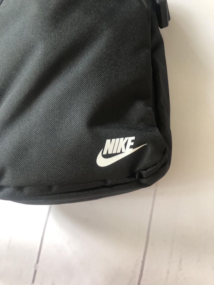 Сумка через плече Nike Heritage DB0456-010, нова чорна